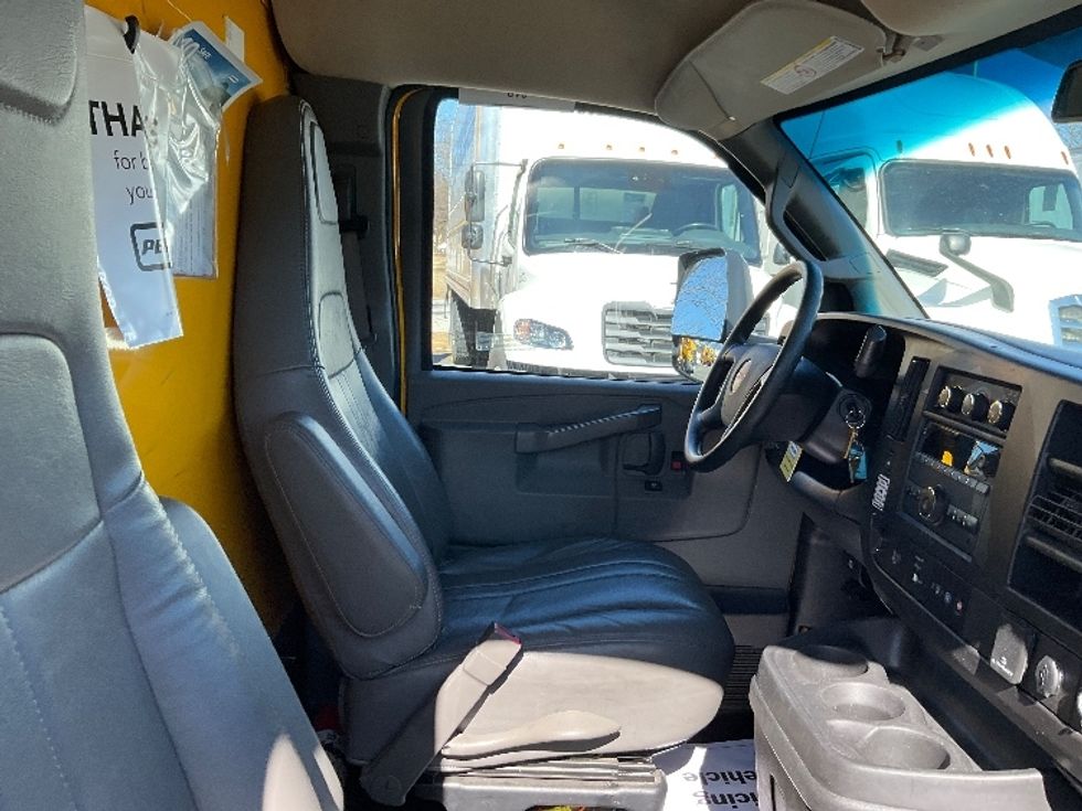 Light Duty Box Truck-Light and Medium Duty Trucks-GMC-2022-Savana G33903-Milwaukee-WI-67,428\n\t\tmiles-$ 35,500 - Image 21