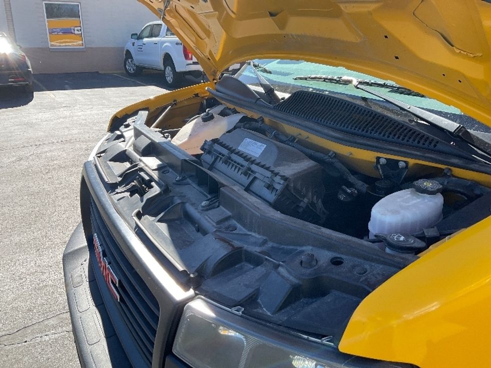 Light Duty Box Truck-Light and Medium Duty Trucks-GMC-2022-Savana G33903-Milwaukee-WI-67,428\n\t\tmiles-$ 35,500 - Image 23