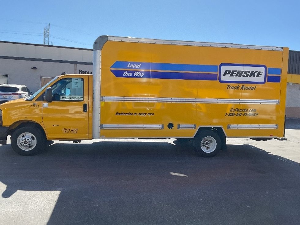 Light Duty Box Truck-Light and Medium Duty Trucks-GMC-2022-Savana G33903-Milwaukee-WI-67,428\n\t\tmiles-$ 35,500 - Image 4