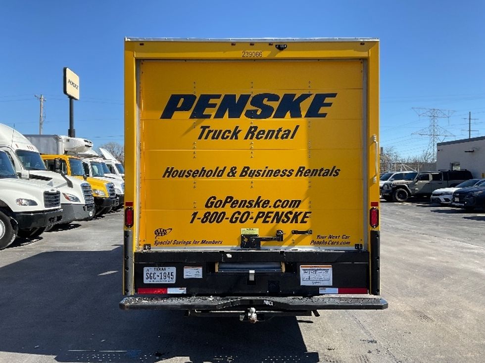 Light Duty Box Truck-Light and Medium Duty Trucks-GMC-2022-Savana G33903-Milwaukee-WI-67,428\n\t\tmiles-$ 35,500 - Image 6