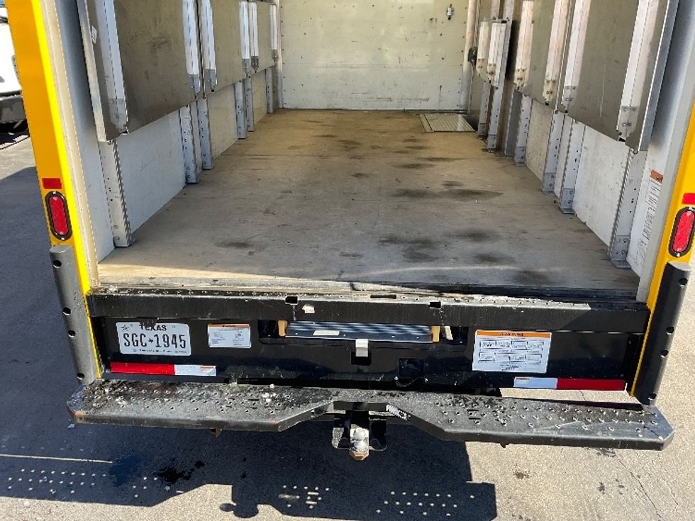 Light Duty Box Truck-Light and Medium Duty Trucks-GMC-2022-Savana G33903-Milwaukee-WI-67,428\n\t\tmiles-$ 35,500 - Image 9