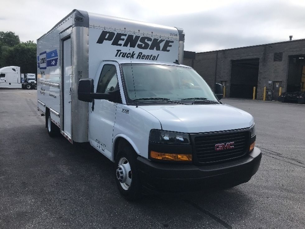 Light Duty Box Truck-Light and Medium Duty Trucks-GMC-2022-Savana G33903-Milwaukee-WI-70,085\n\t\tmiles-$ 38,250 - Image 1