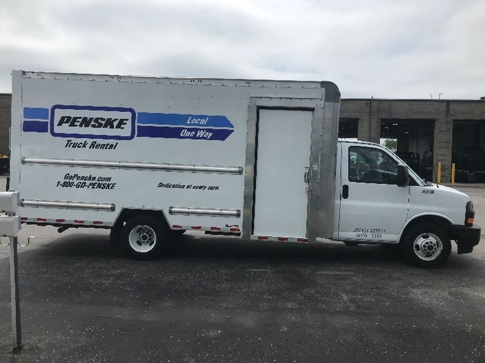 Light Duty Box Truck-Light and Medium Duty Trucks-GMC-2022-Savana G33903-Milwaukee-WI-70,085\n\t\tmiles-$ 38,250 - Image 14