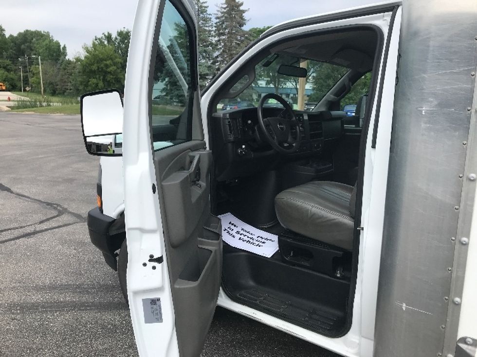 Light Duty Box Truck-Light and Medium Duty Trucks-GMC-2022-Savana G33903-Milwaukee-WI-70,085\n\t\tmiles-$ 38,250 - Image 15