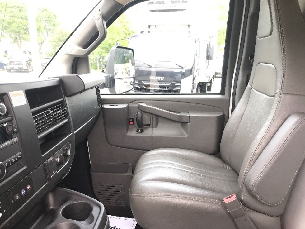 Light Duty Box Truck-Light and Medium Duty Trucks-GMC-2022-Savana G33903-Milwaukee-WI-70,085\n\t\tmiles-$ 38,250 - Image 18