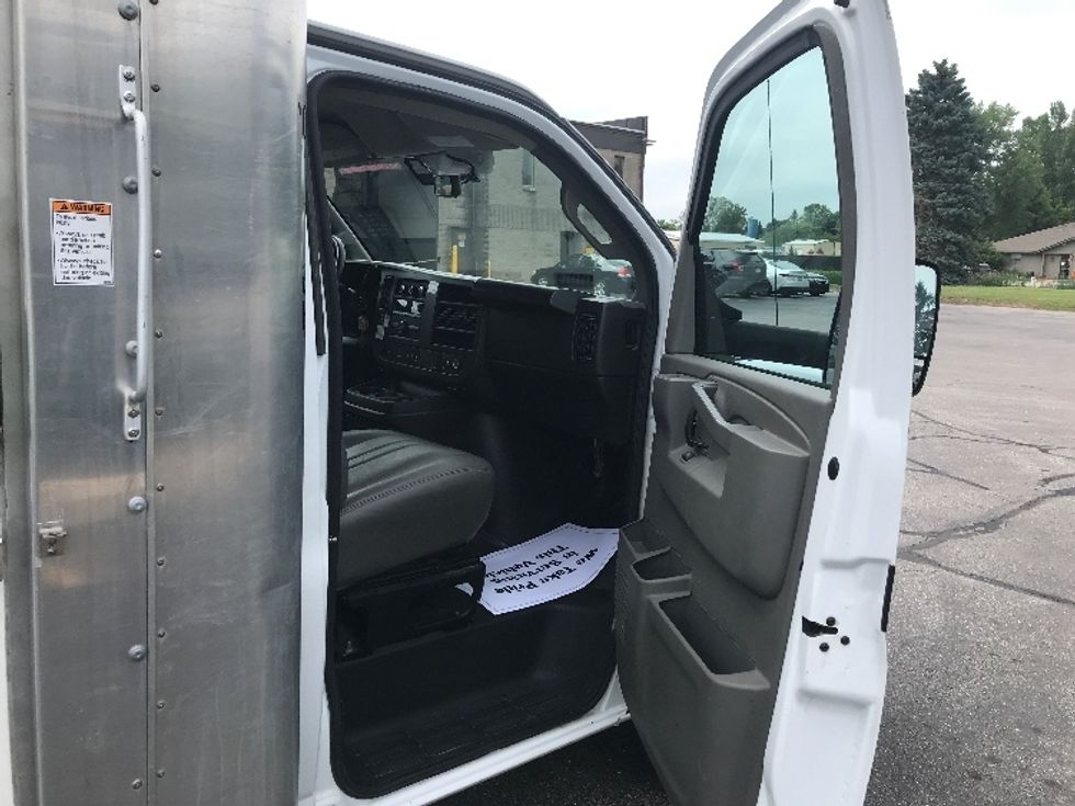 Light Duty Box Truck-Light and Medium Duty Trucks-GMC-2022-Savana G33903-Milwaukee-WI-70,085\n\t\tmiles-$ 38,250 - Image 19