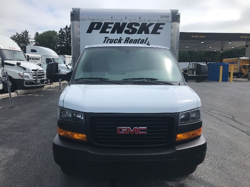 Light Duty Box Truck-Light and Medium Duty Trucks-GMC-2022-Savana G33903-Milwaukee-WI-70,085\n\t\tmiles-$ 38,250 - Image 2