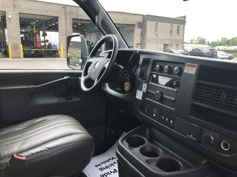 Light Duty Box Truck-Light and Medium Duty Trucks-GMC-2022-Savana G33903-Milwaukee-WI-70,085\n\t\tmiles-$ 38,250 - Image 21