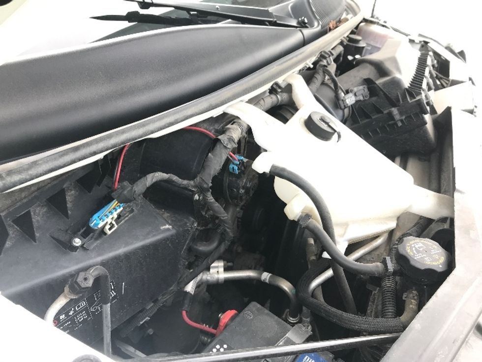 Light Duty Box Truck-Light and Medium Duty Trucks-GMC-2022-Savana G33903-Milwaukee-WI-70,085\n\t\tmiles-$ 38,250 - Image 22