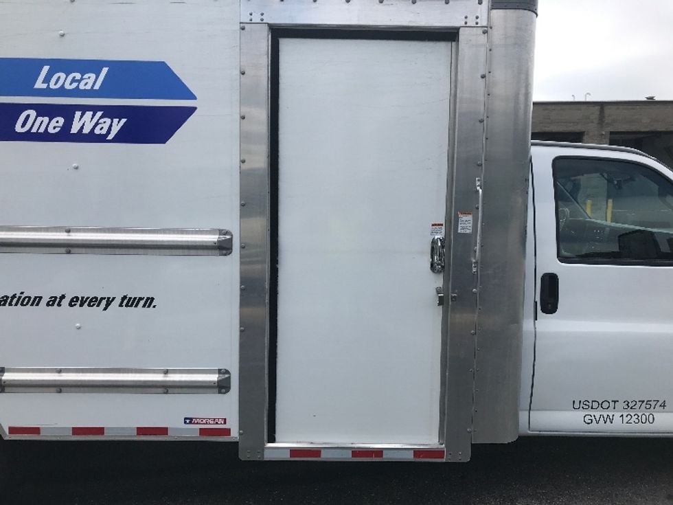 Light Duty Box Truck-Light and Medium Duty Trucks-GMC-2022-Savana G33903-Milwaukee-WI-70,085\n\t\tmiles-$ 38,250 - Image 24