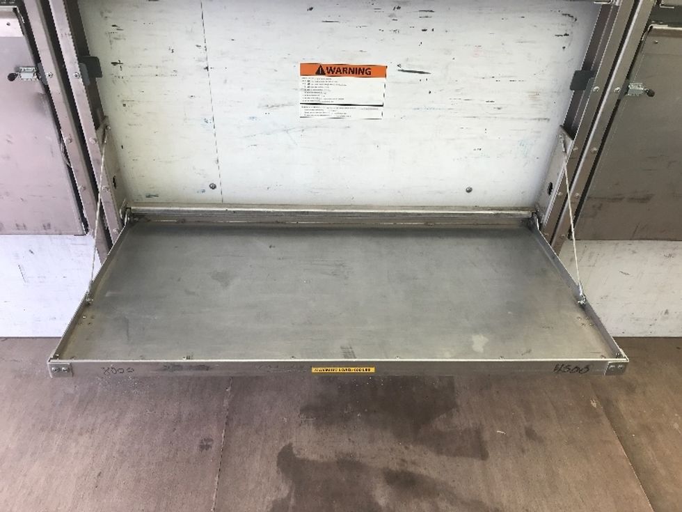 Light Duty Box Truck-Light and Medium Duty Trucks-GMC-2022-Savana G33903-Milwaukee-WI-70,085\n\t\tmiles-$ 38,250 - Image 25