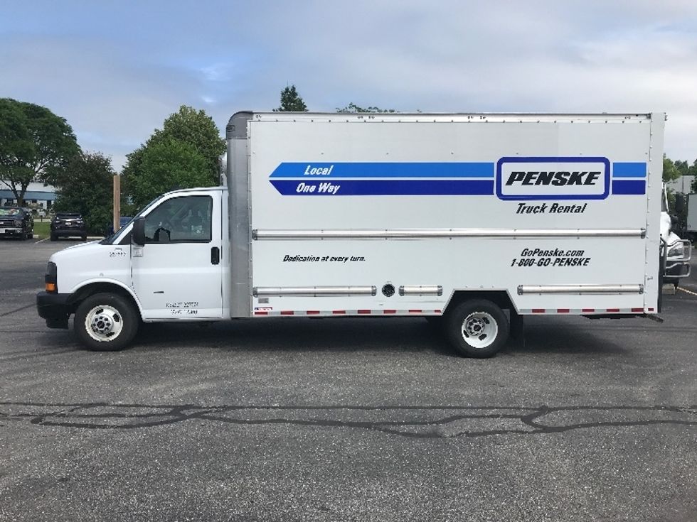 Light Duty Box Truck-Light and Medium Duty Trucks-GMC-2022-Savana G33903-Milwaukee-WI-70,085\n\t\tmiles-$ 38,250 - Image 4