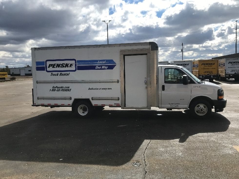 Light Duty Box Truck-Light and Medium Duty Trucks-GMC-2022-Savana G33903-Milwaukee-WI-70,472\n\t\tmiles-$ 38,750 - Image 14