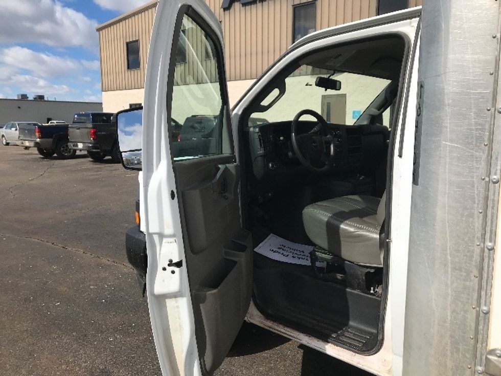 Light Duty Box Truck-Light and Medium Duty Trucks-GMC-2022-Savana G33903-Milwaukee-WI-70,472\n\t\tmiles-$ 38,750 - Image 15