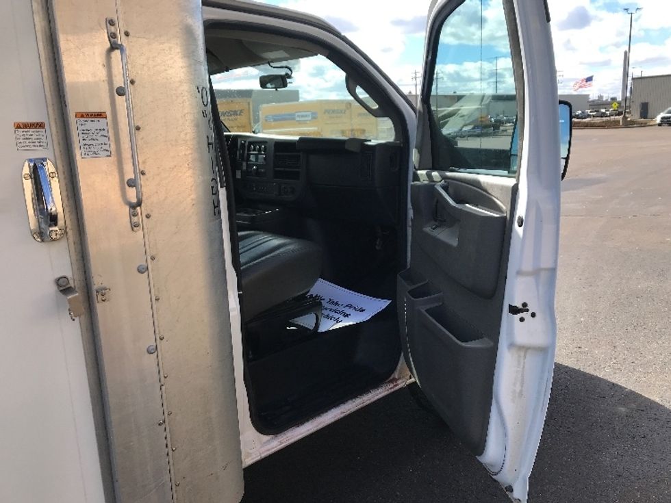 Light Duty Box Truck-Light and Medium Duty Trucks-GMC-2022-Savana G33903-Milwaukee-WI-70,472\n\t\tmiles-$ 38,750 - Image 19