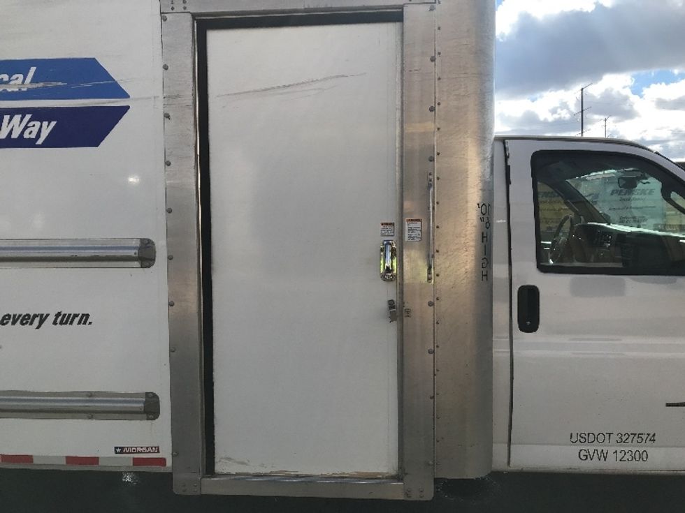 Light Duty Box Truck-Light and Medium Duty Trucks-GMC-2022-Savana G33903-Milwaukee-WI-70,472\n\t\tmiles-$ 38,750 - Image 24