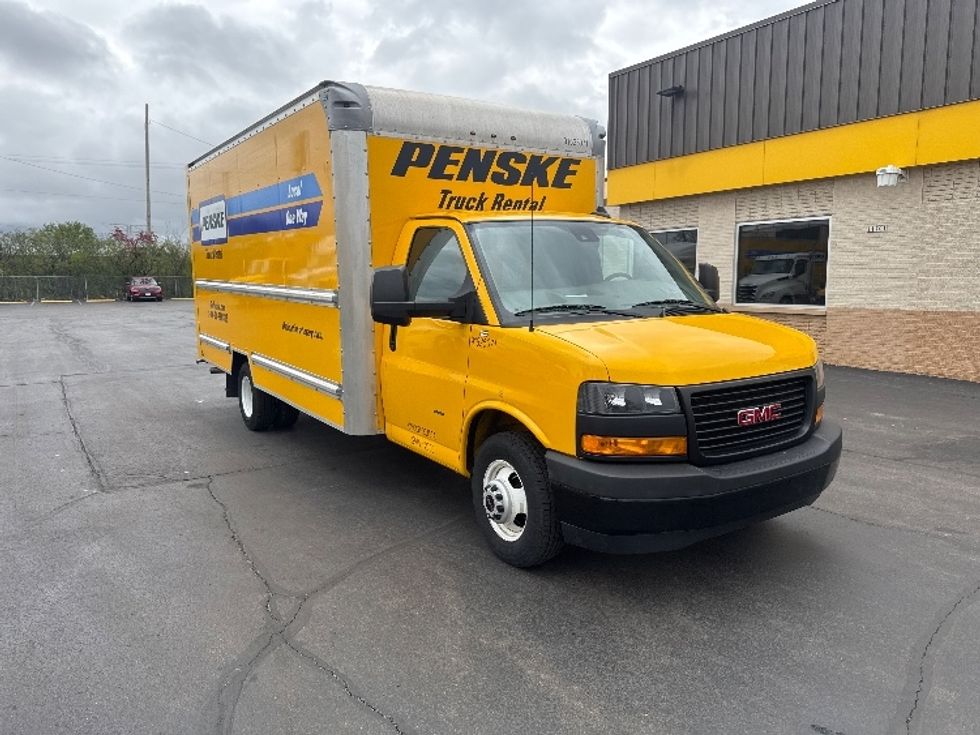 Light Duty Box Truck-Light and Medium Duty Trucks-GMC-2022-Savana G33903-Milwaukee-WI-70,586\n\t\tmiles-$ 29,250 - Image 1