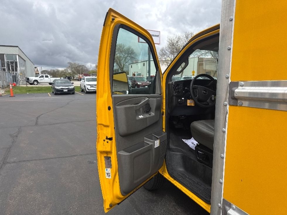 Light Duty Box Truck-Light and Medium Duty Trucks-GMC-2022-Savana G33903-Milwaukee-WI-70,586\n\t\tmiles-$ 29,250 - Image 14