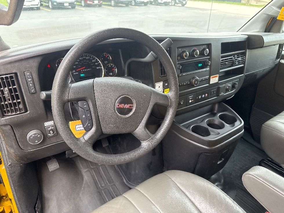 Light Duty Box Truck-Light and Medium Duty Trucks-GMC-2022-Savana G33903-Milwaukee-WI-70,586\n\t\tmiles-$ 29,250 - Image 15
