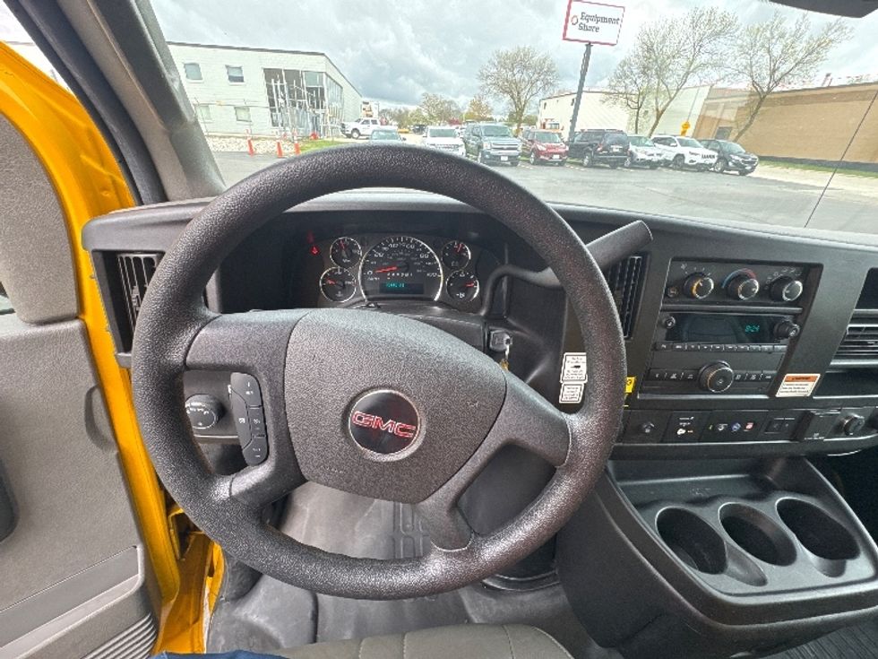 Light Duty Box Truck-Light and Medium Duty Trucks-GMC-2022-Savana G33903-Milwaukee-WI-70,586\n\t\tmiles-$ 29,250 - Image 16