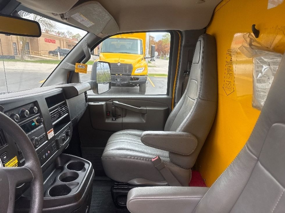 Light Duty Box Truck-Light and Medium Duty Trucks-GMC-2022-Savana G33903-Milwaukee-WI-70,586\n\t\tmiles-$ 29,250 - Image 17
