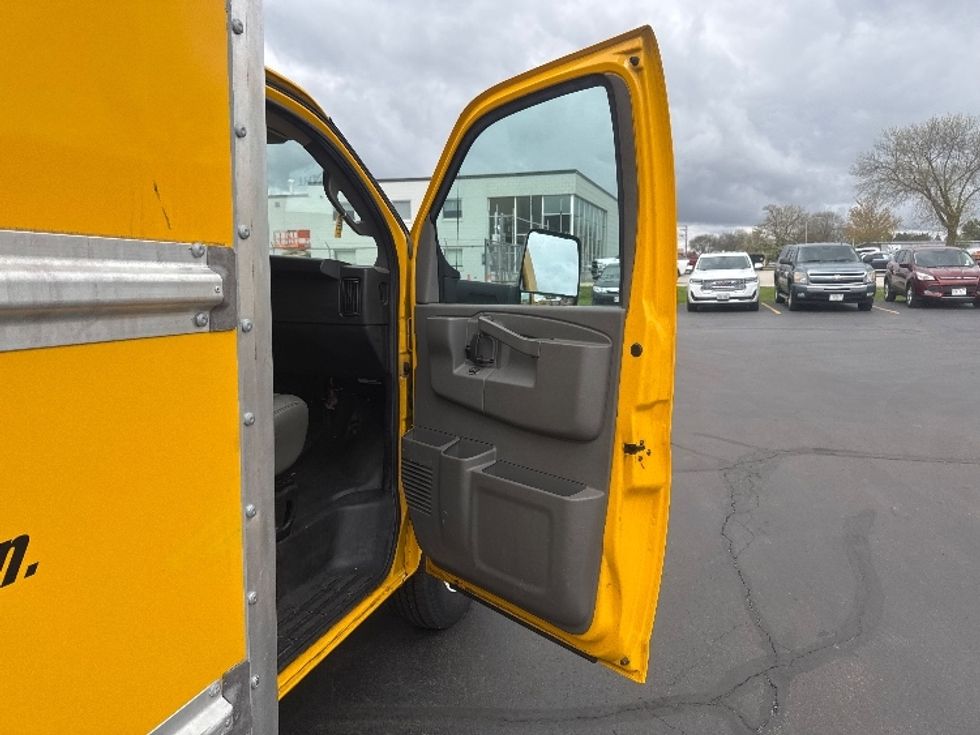 Light Duty Box Truck-Light and Medium Duty Trucks-GMC-2022-Savana G33903-Milwaukee-WI-70,586\n\t\tmiles-$ 29,250 - Image 18