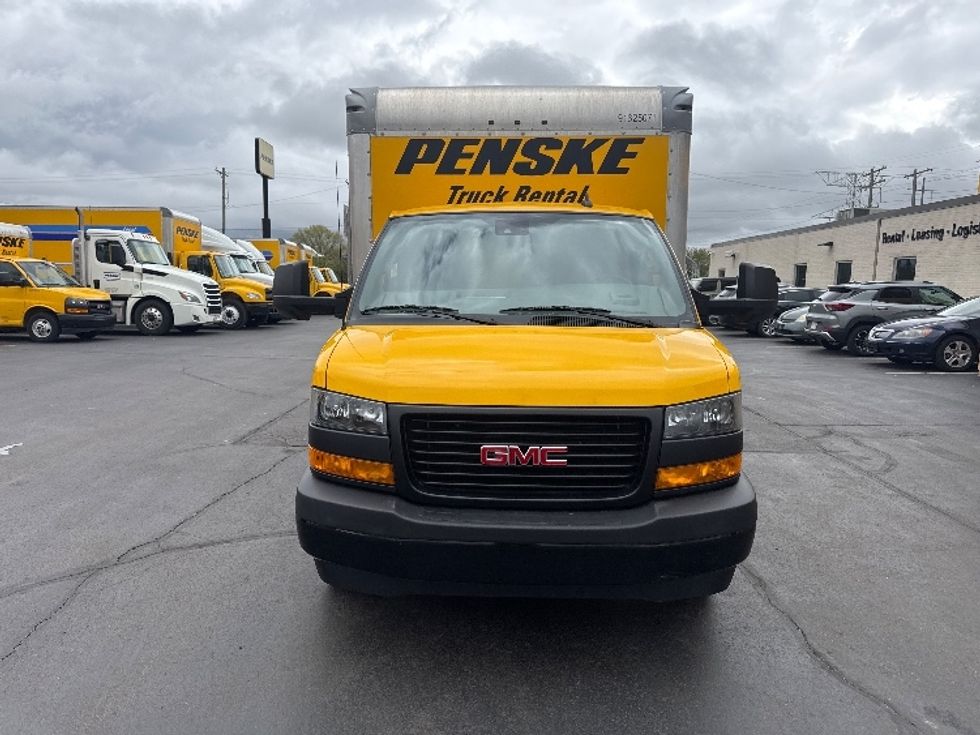 Light Duty Box Truck-Light and Medium Duty Trucks-GMC-2022-Savana G33903-Milwaukee-WI-70,586\n\t\tmiles-$ 29,250 - Image 2