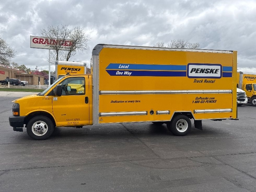 Light Duty Box Truck-Light and Medium Duty Trucks-GMC-2022-Savana G33903-Milwaukee-WI-70,586\n\t\tmiles-$ 29,250 - Image 4