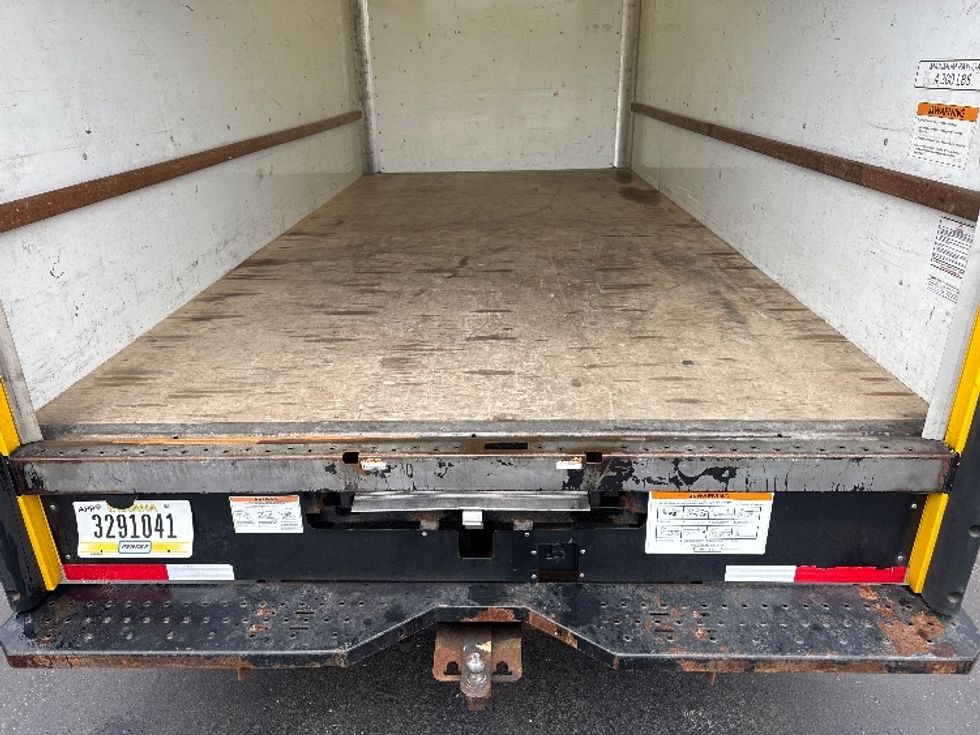 Light Duty Box Truck-Light and Medium Duty Trucks-GMC-2022-Savana G33903-Milwaukee-WI-70,586\n\t\tmiles-$ 29,250 - Image 8
