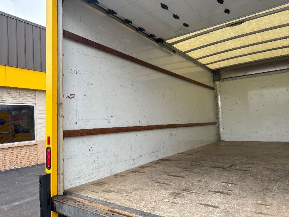 Light Duty Box Truck-Light and Medium Duty Trucks-GMC-2022-Savana G33903-Milwaukee-WI-70,586\n\t\tmiles-$ 29,250 - Image 9
