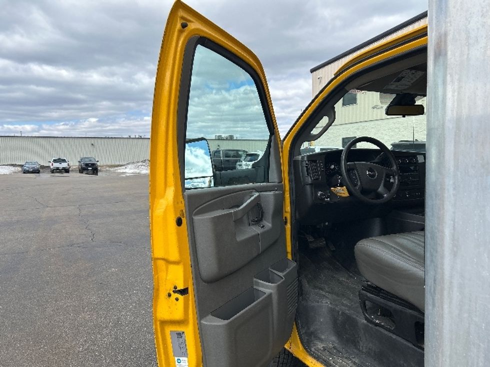 Light Duty Box Truck-Light and Medium Duty Trucks-GMC-2022-Savana G33903-Milwaukee-WI-74,348\n\t\tmiles-$ 31,250 - Image 16