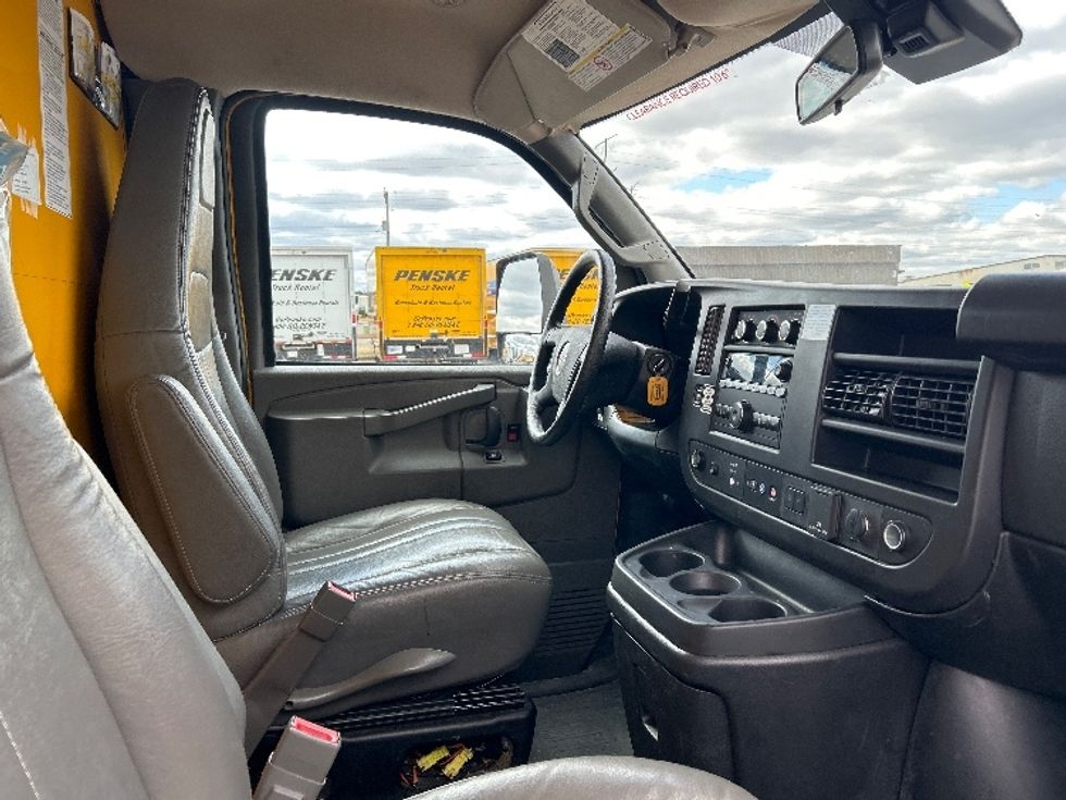 Light Duty Box Truck-Light and Medium Duty Trucks-GMC-2022-Savana G33903-Milwaukee-WI-74,348\n\t\tmiles-$ 31,250 - Image 22