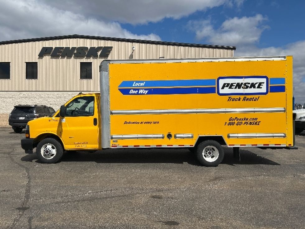 Light Duty Box Truck-Light and Medium Duty Trucks-GMC-2022-Savana G33903-Milwaukee-WI-74,348\n\t\tmiles-$ 31,250 - Image 4