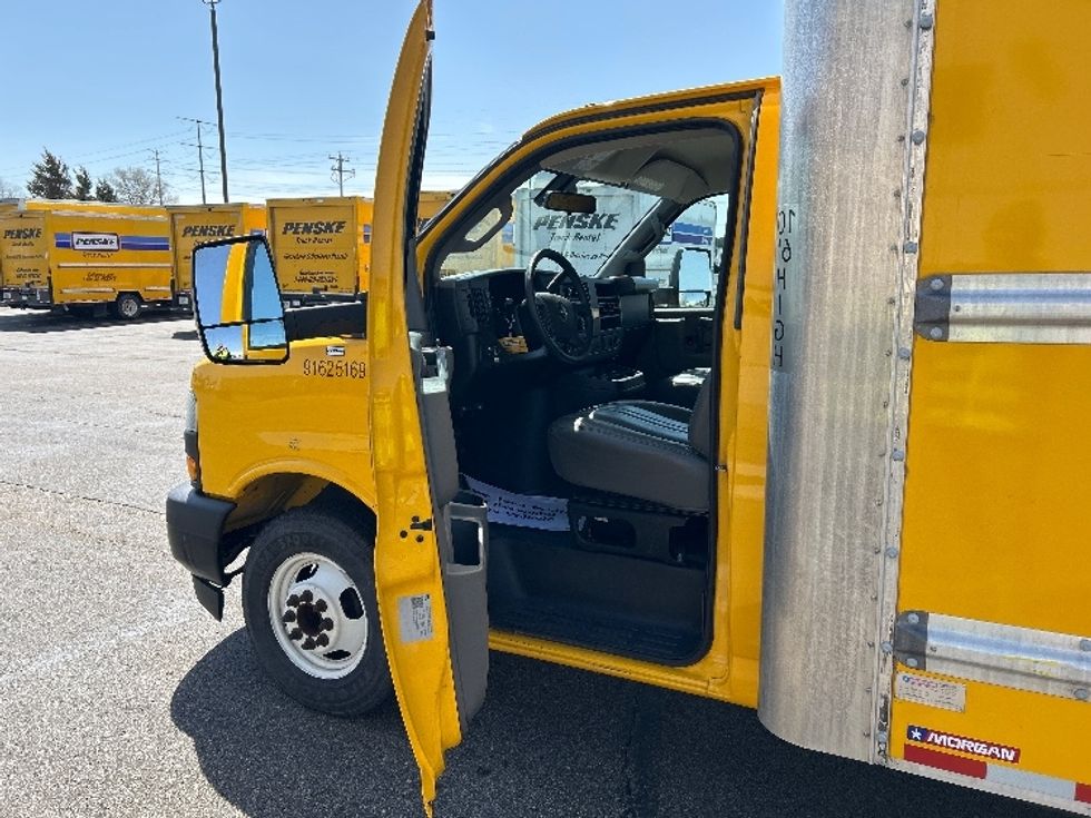 Light Duty Box Truck-Light and Medium Duty Trucks-GMC-2022-Savana G33903-Milwaukee-WI-74,943\n\t\tmiles-$ 30,000 - Image 16