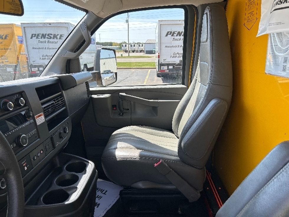 Light Duty Box Truck-Light and Medium Duty Trucks-GMC-2022-Savana G33903-Milwaukee-WI-74,943\n\t\tmiles-$ 30,000 - Image 19