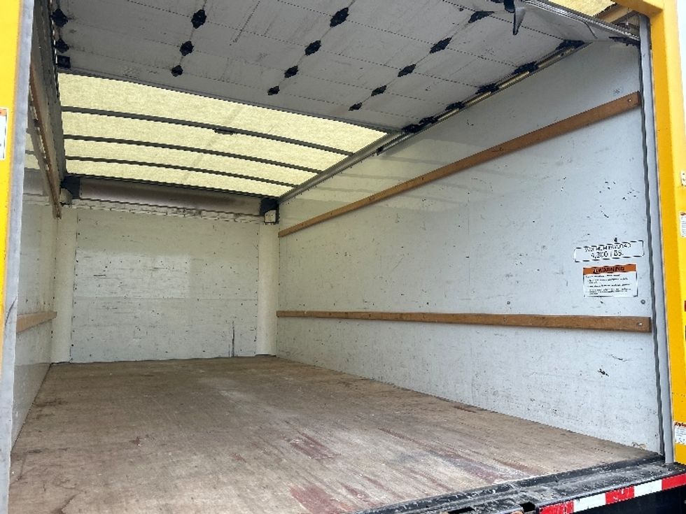 Light Duty Box Truck-Light and Medium Duty Trucks-GMC-2022-Savana G33903-Milwaukee-WI-76,614\n\t\tmiles-$ 31,000 - Image 12