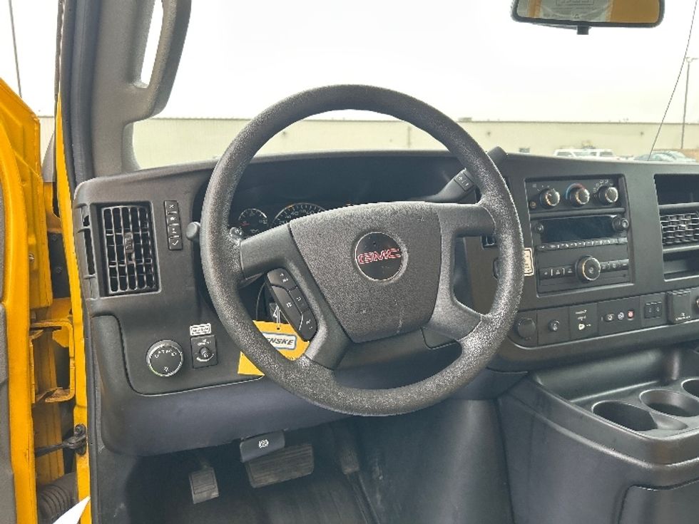 Light Duty Box Truck-Light and Medium Duty Trucks-GMC-2022-Savana G33903-Milwaukee-WI-76,614\n\t\tmiles-$ 31,000 - Image 17