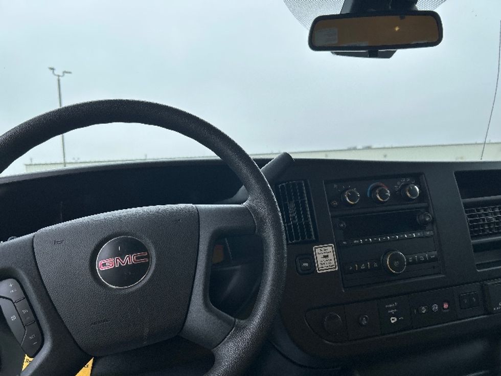 Light Duty Box Truck-Light and Medium Duty Trucks-GMC-2022-Savana G33903-Milwaukee-WI-76,614\n\t\tmiles-$ 31,000 - Image 18