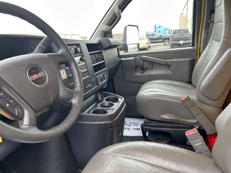 Light Duty Box Truck-Light and Medium Duty Trucks-GMC-2022-Savana G33903-Milwaukee-WI-76,614\n\t\tmiles-$ 31,000 - Image 19