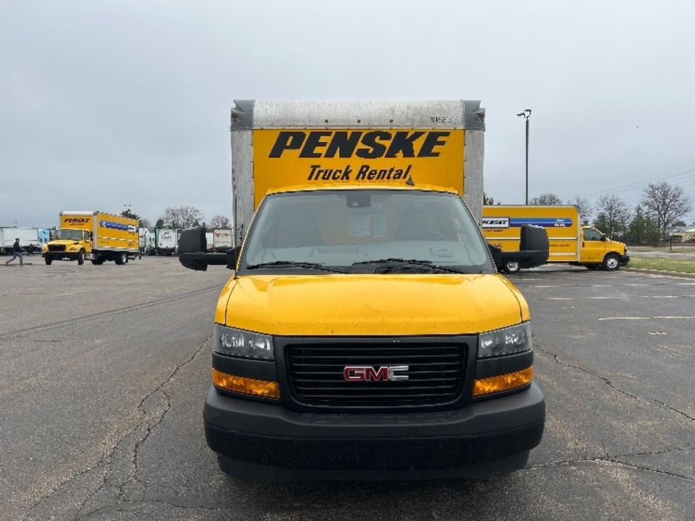 Light Duty Box Truck-Light and Medium Duty Trucks-GMC-2022-Savana G33903-Milwaukee-WI-76,614\n\t\tmiles-$ 31,000 - Image 2