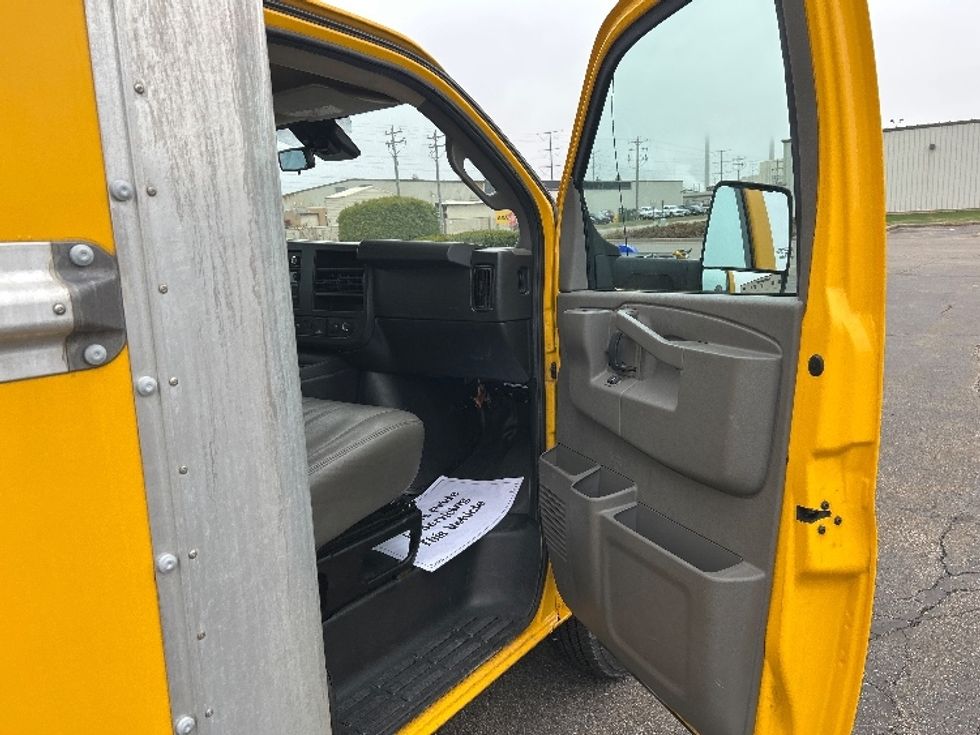 Light Duty Box Truck-Light and Medium Duty Trucks-GMC-2022-Savana G33903-Milwaukee-WI-76,614\n\t\tmiles-$ 31,000 - Image 20