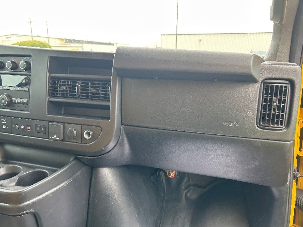 Light Duty Box Truck-Light and Medium Duty Trucks-GMC-2022-Savana G33903-Milwaukee-WI-76,614\n\t\tmiles-$ 31,000 - Image 21