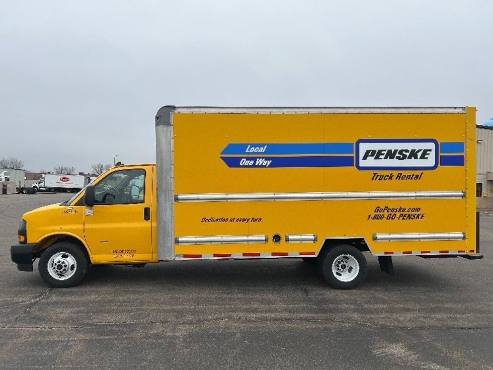 Light Duty Box Truck-Light and Medium Duty Trucks-GMC-2022-Savana G33903-Milwaukee-WI-76,614\n\t\tmiles-$ 31,000 - Image 4