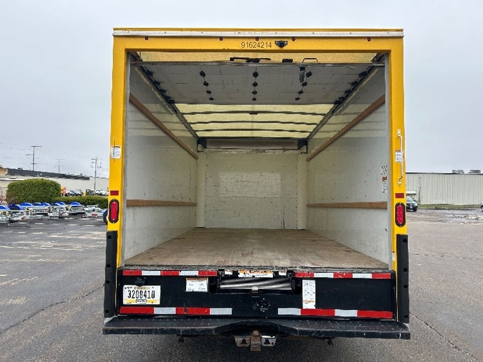 Light Duty Box Truck-Light and Medium Duty Trucks-GMC-2022-Savana G33903-Milwaukee-WI-76,614\n\t\tmiles-$ 31,000 - Image 8