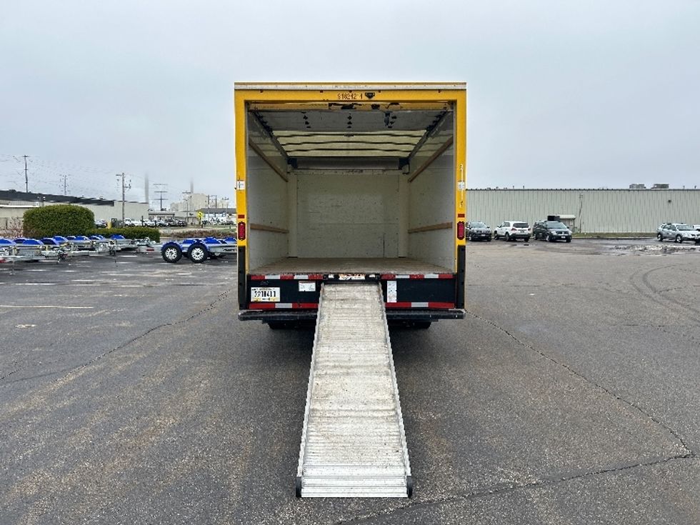 Light Duty Box Truck-Light and Medium Duty Trucks-GMC-2022-Savana G33903-Milwaukee-WI-76,614\n\t\tmiles-$ 31,000 - Image 9