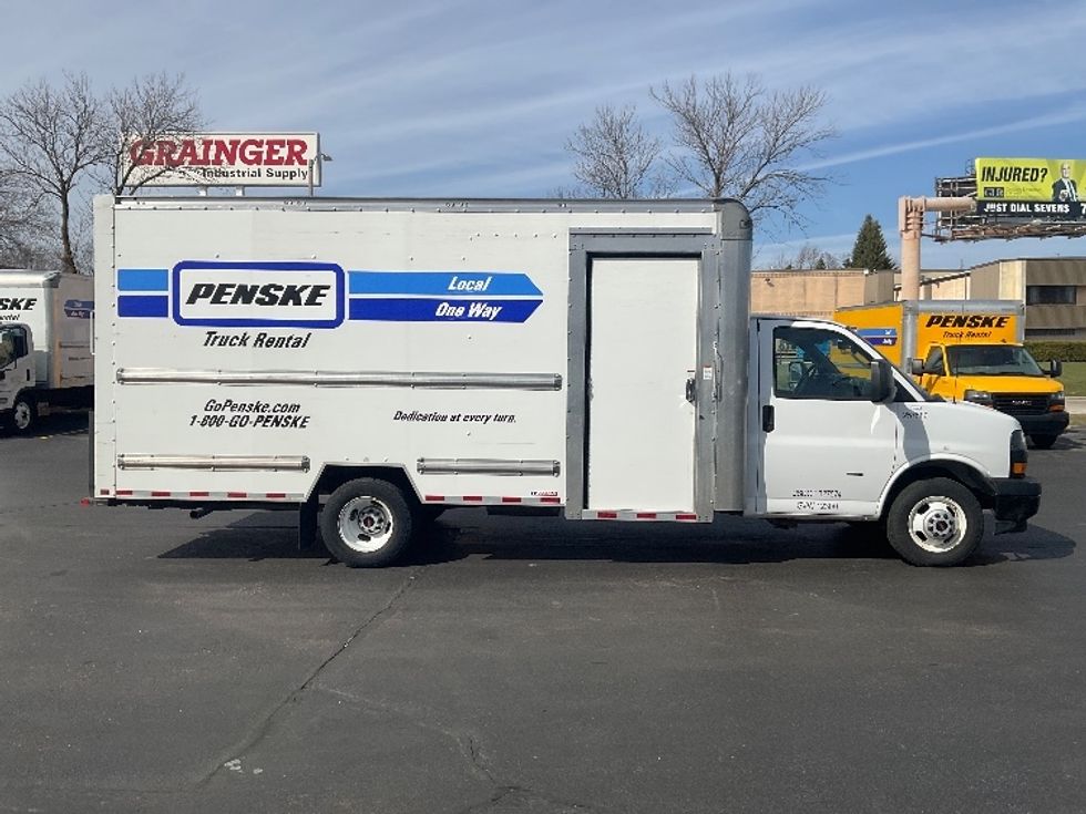 Light Duty Box Truck-Light and Medium Duty Trucks-GMC-2022-Savana G33903-Milwaukee-WI-77,510\n\t\tmiles-$ 37,500 - Image 15