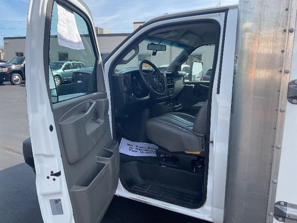 Light Duty Box Truck-Light and Medium Duty Trucks-GMC-2022-Savana G33903-Milwaukee-WI-77,510\n\t\tmiles-$ 37,500 - Image 16