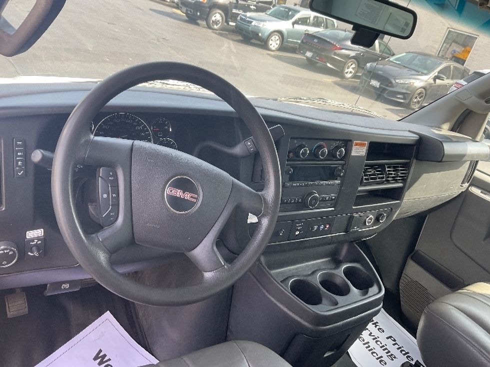Light Duty Box Truck-Light and Medium Duty Trucks-GMC-2022-Savana G33903-Milwaukee-WI-77,510\n\t\tmiles-$ 37,500 - Image 17