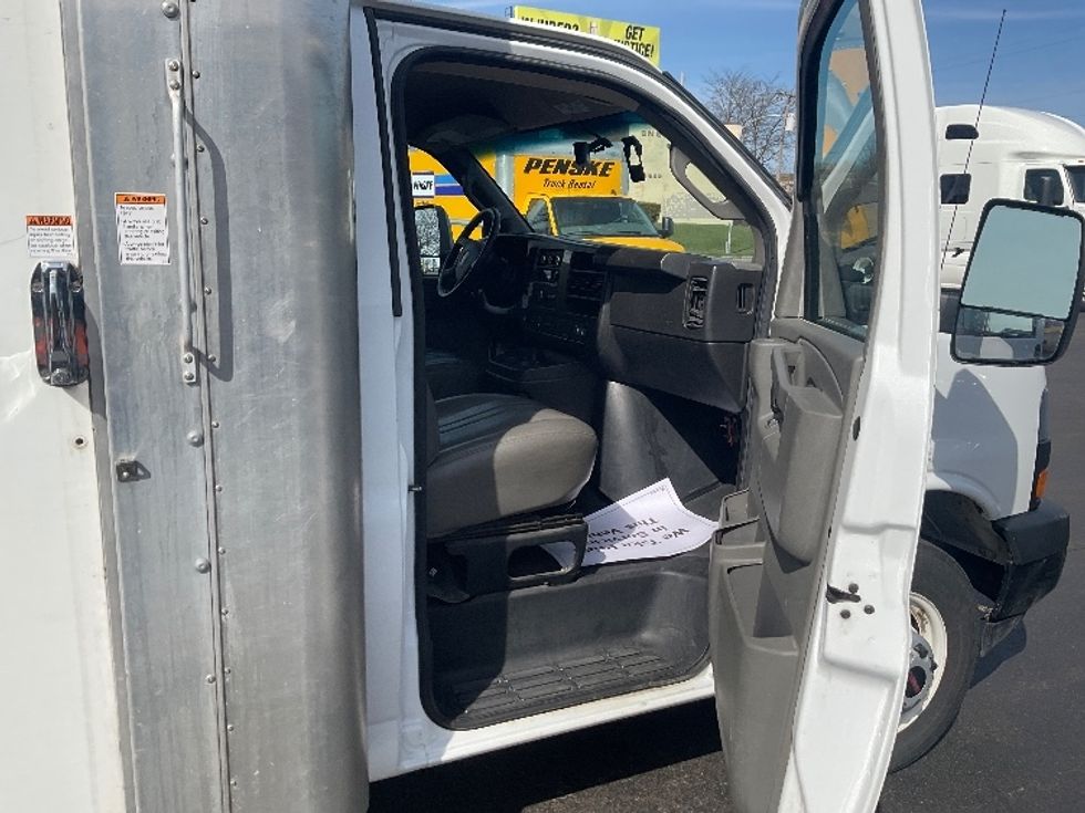 Light Duty Box Truck-Light and Medium Duty Trucks-GMC-2022-Savana G33903-Milwaukee-WI-77,510\n\t\tmiles-$ 37,500 - Image 18