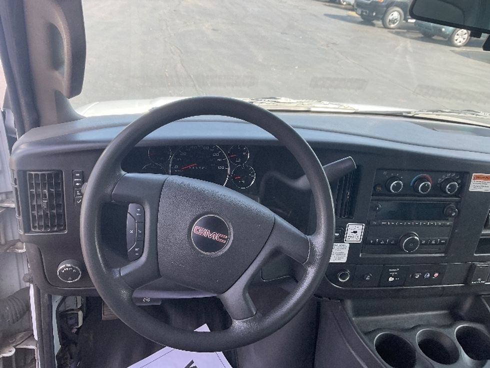Light Duty Box Truck-Light and Medium Duty Trucks-GMC-2022-Savana G33903-Milwaukee-WI-77,510\n\t\tmiles-$ 37,500 - Image 19